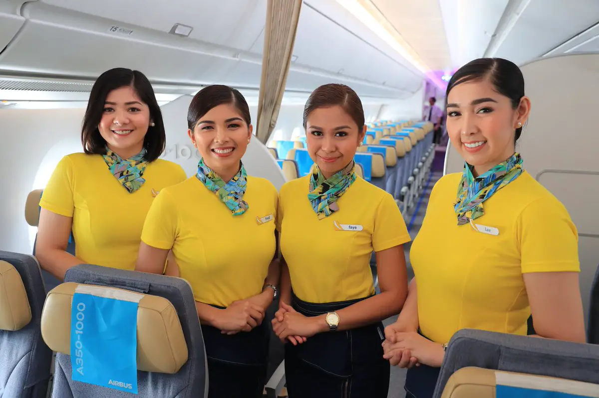 Airways international. Авиакомпания Philippine Airlines. Стюардессы Philippine Airlines. Cebu Pacific стюардессы. Cebu Pacific Airlines Crew.