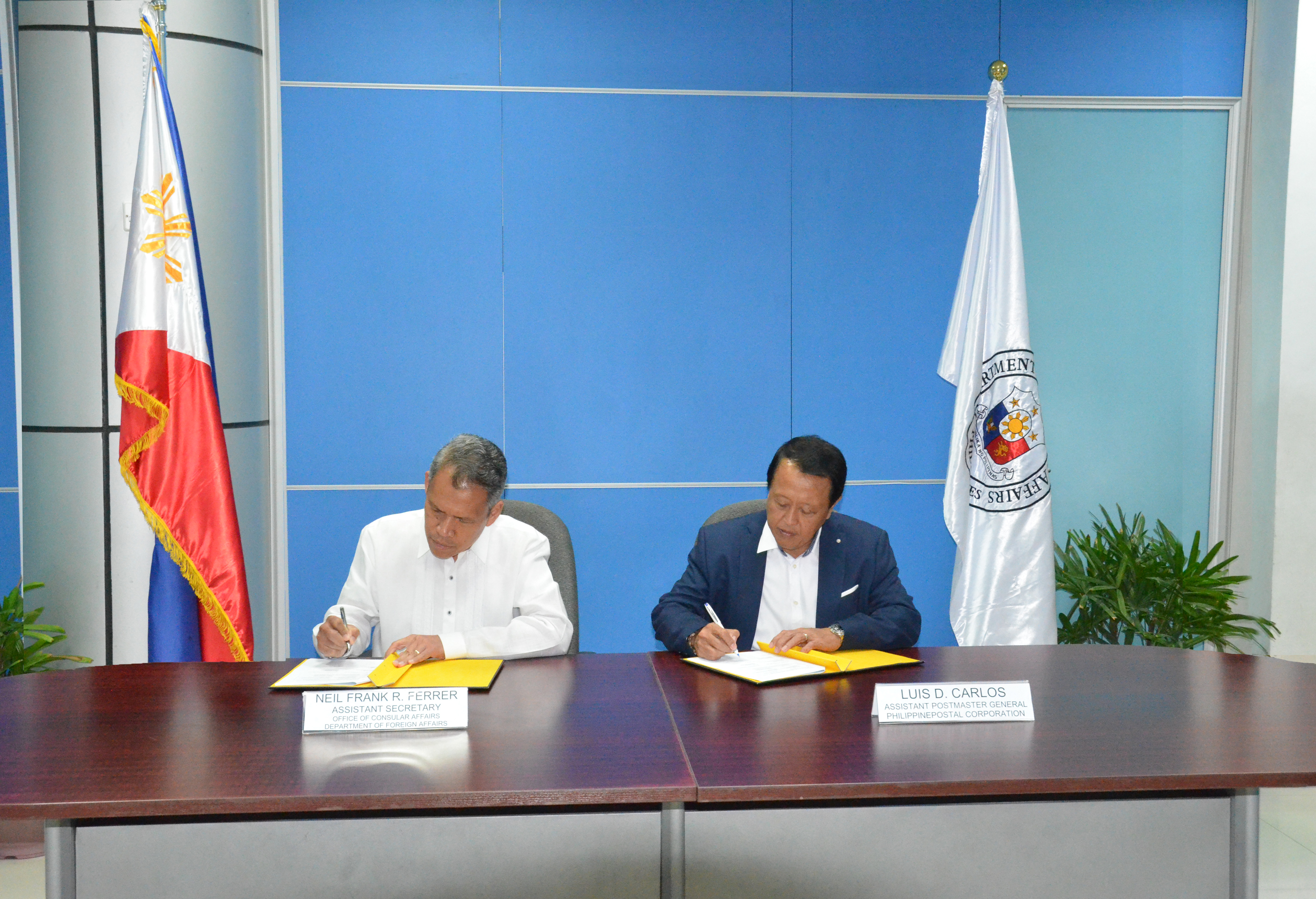 MoA signing of the acceptance of PhlPost IDs for PH passport applications