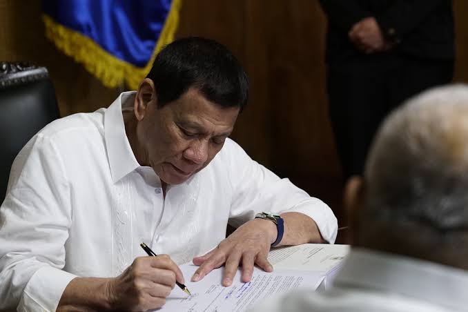 Duterte signs the Innovative Startup Act