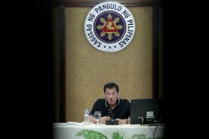 President Duterte Urged Business Owners and Employers To Give 13th Month Pay in Advance