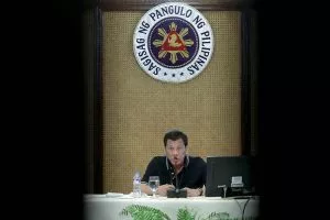 President Duterte Urged Business Owners and Employers To Give 13th Month Pay in Advance