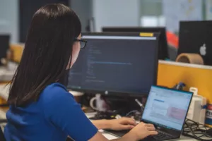 Gov't Workers Midyear Incentive Should be Given Early Too